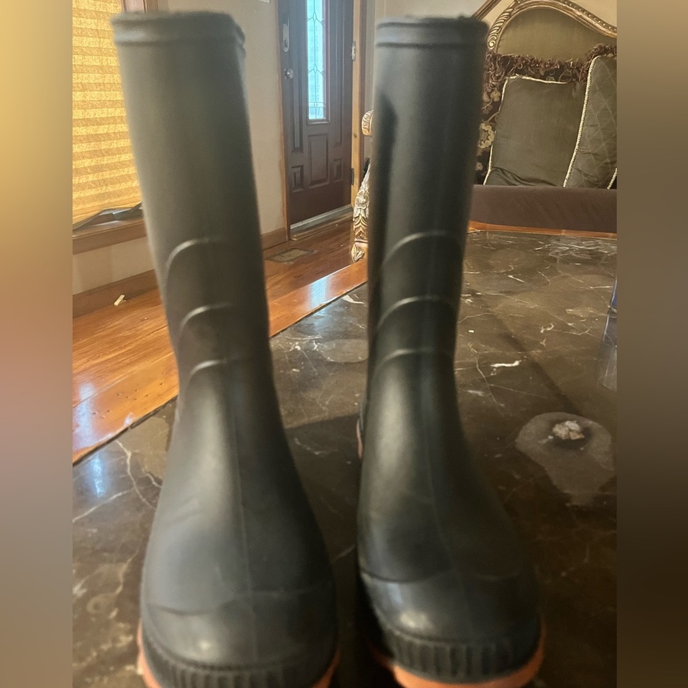 Children’s black rainboots